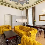 Апартаменты Boutique Le Theatre
