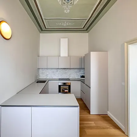 Le Theatre Apartment *